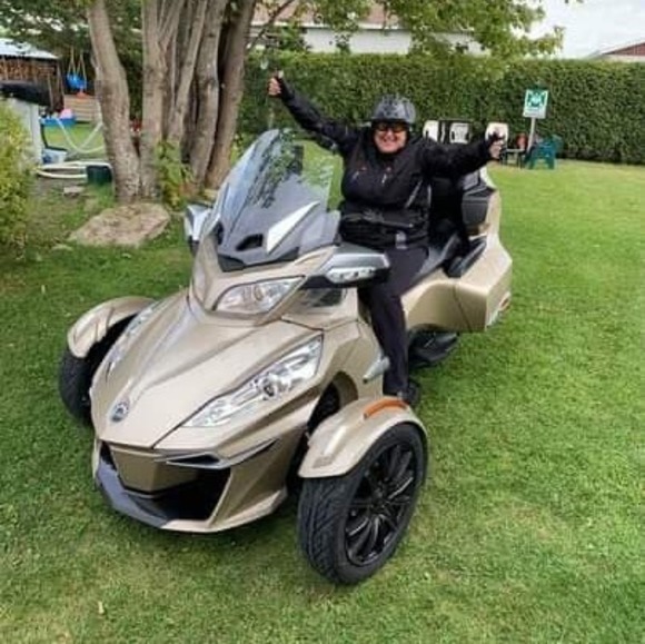 Meet your Posher, Manon - Picture 1 of 1